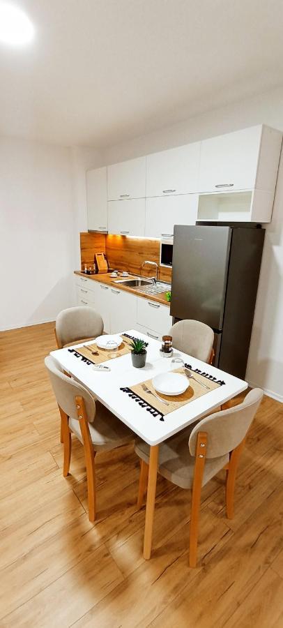 Selvia Apartament Тирана Екстериор снимка